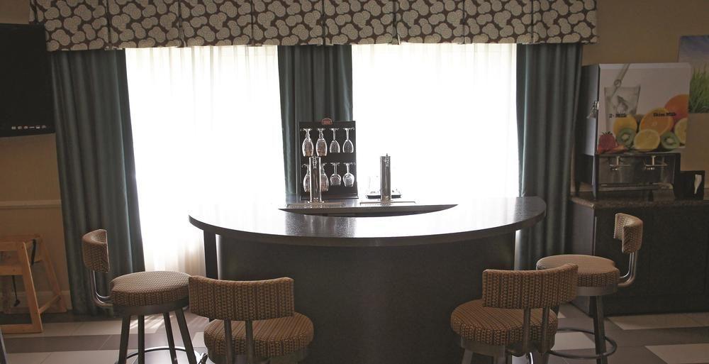 La Quinta By Wyndham Columbus - Edinburgh Hotel Екстериор снимка