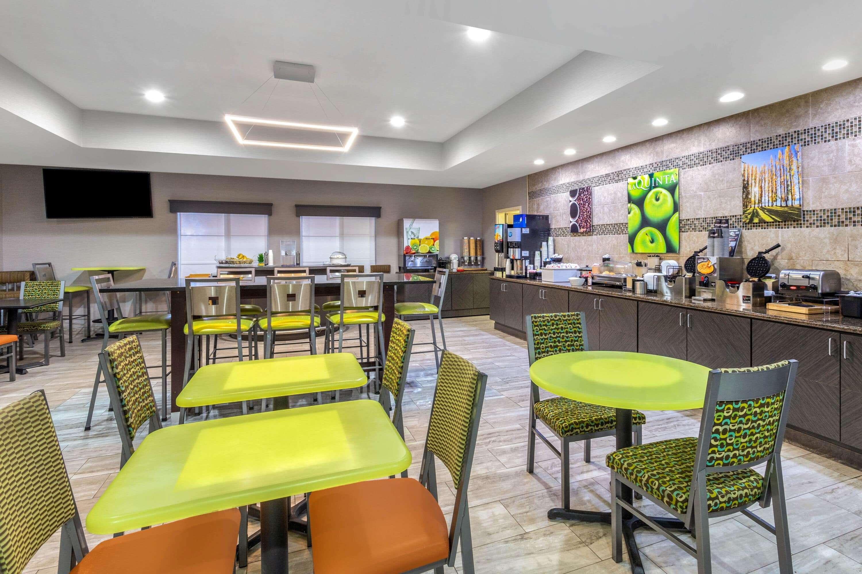 La Quinta By Wyndham Columbus - Edinburgh Hotel Екстериор снимка