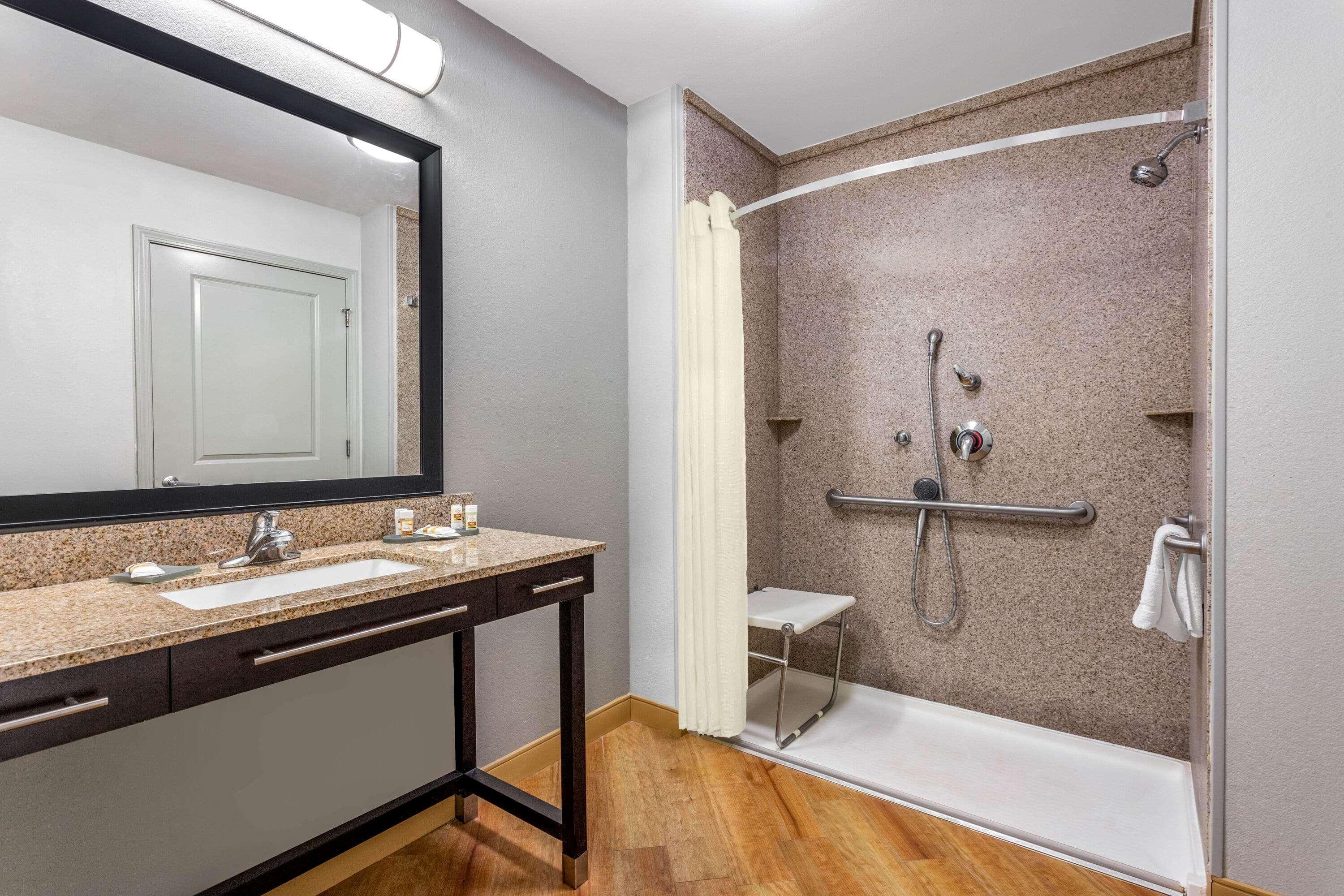 La Quinta By Wyndham Columbus - Edinburgh Hotel Екстериор снимка